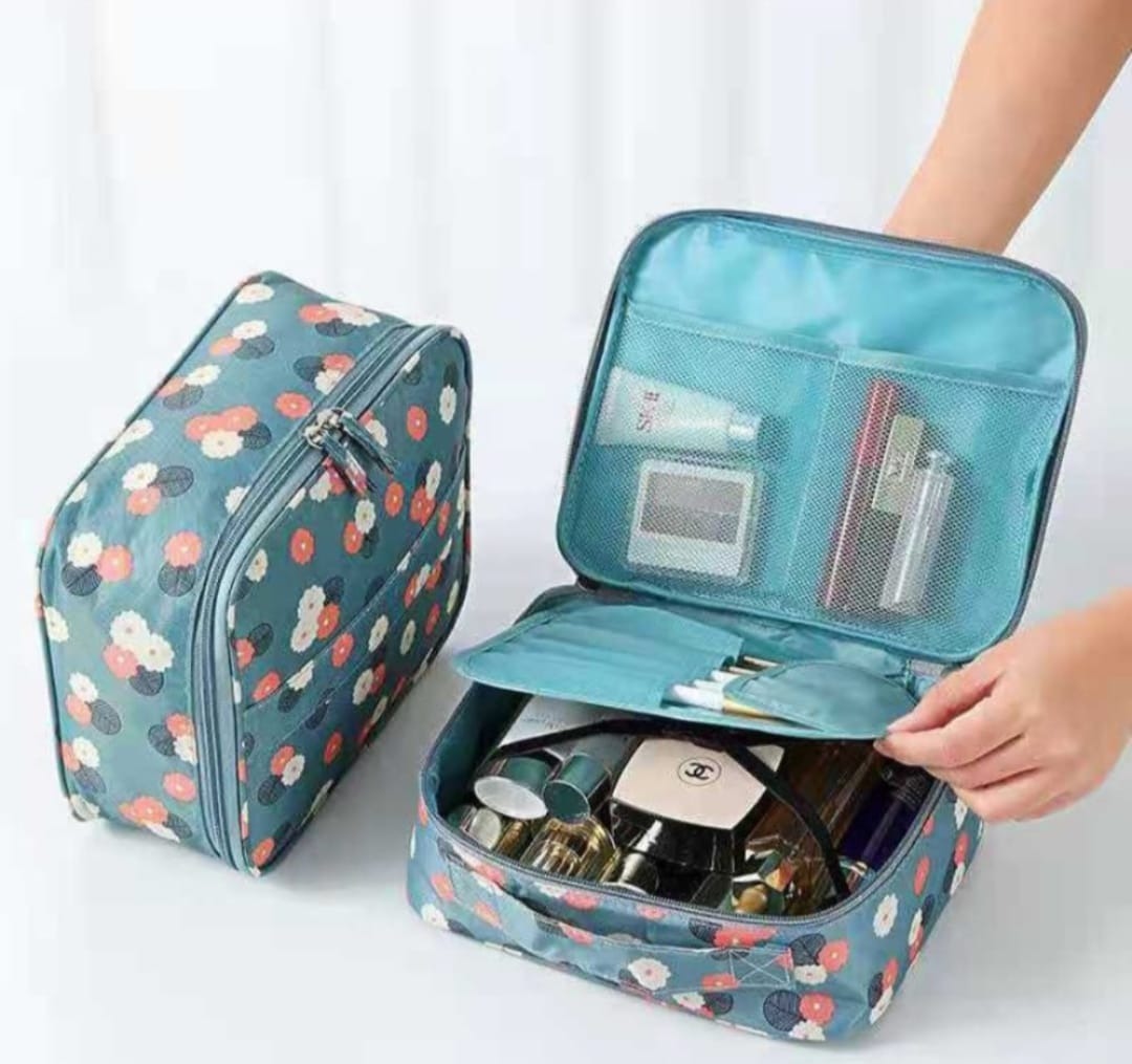 Travel Hanging Toiletry Bag – Waterproof Cosmetic Organizer for Women
