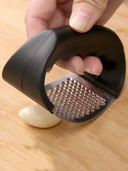 Stainless Steel Garlic Press – Ginger & Garlic Crusher Tool
