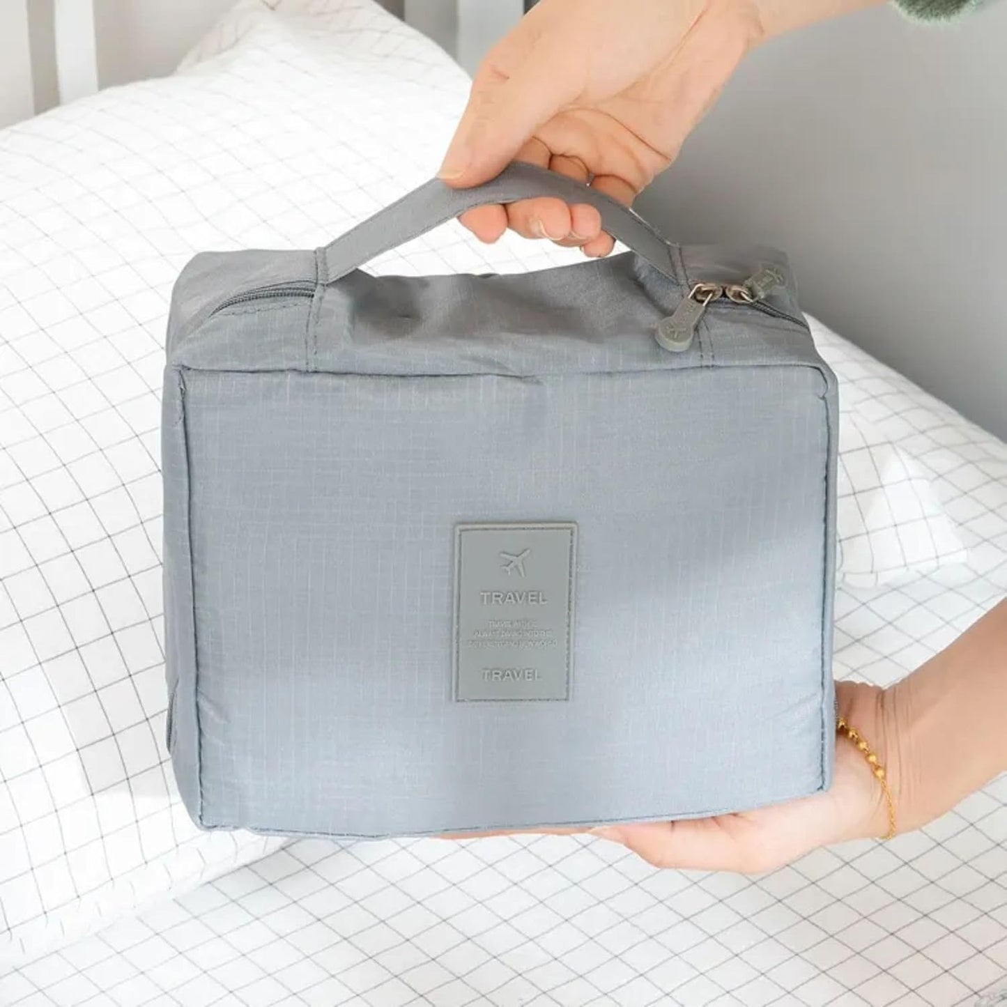 Travel Hanging Toiletry Bag – Waterproof Cosmetic Organizer for Women
