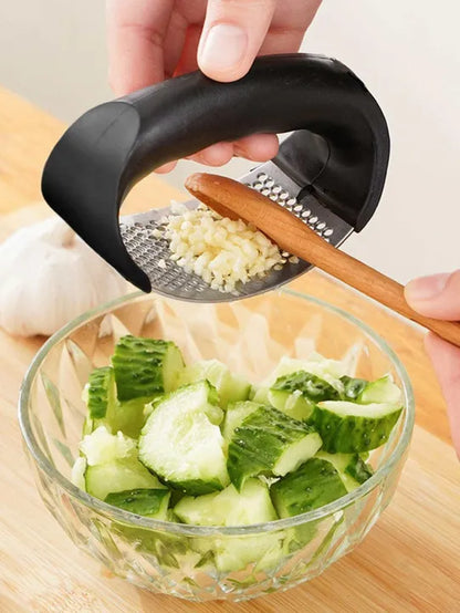Stainless Steel Garlic Press – Ginger & Garlic Crusher Tool